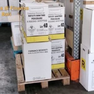 Rutigliano (Bari), illecito smaltimento di rifiuti: sequestrate 10 tonnellate di farmaci scaduti