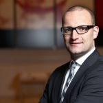 Scandalo mascherine in Germania: ministro della salute acquista Ffp2 dalla società di suo marito