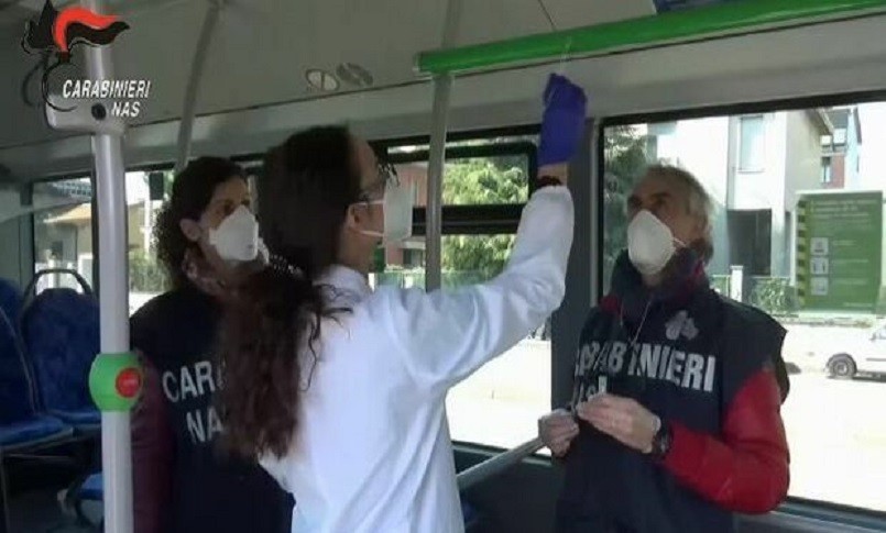 Coronavirus, controlli dei Nas sui mezzi di trasporto pubblico: 26 positivi tra bus e treni locali