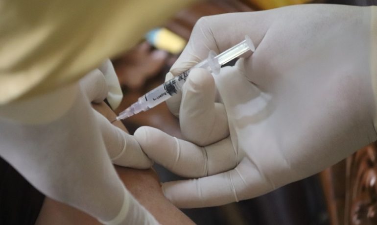 Coronavirus, molti sanitari non ancora vaccinati in Alto Adige