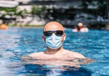 Coronavirus, studio inglese rivela: "Cloro delle piscine può inattivarlo in 30 secondi"