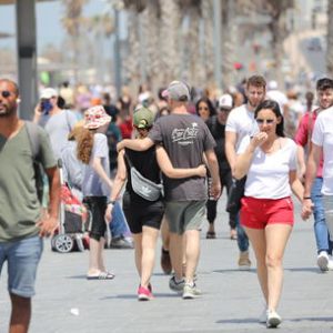 Covid-19: grazie alle vaccinazioni di massa le mascherine non sono più obbligatorie all’aperto in Israele