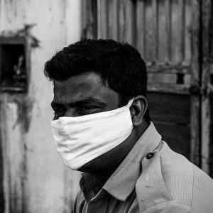 Covid: l'India spaventa il mondo: nuovi picchi di casi e corpi burciati in strada