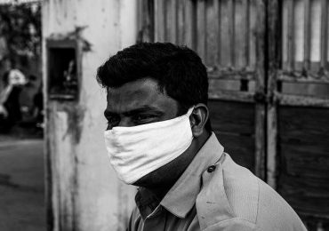 Covid: l'India spaventa il mondo: nuovi picchi di casi e corpi burciati in strada