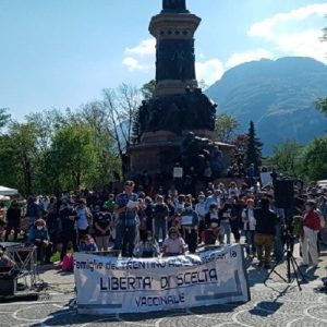 Manifestazione di Trento contro l'obbligo vaccinale: botta e risposta tra Opi e Vaccinare informati