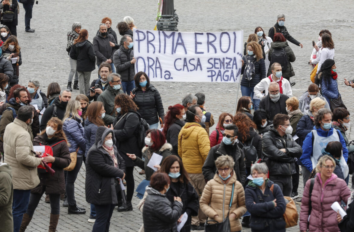 Manifestazione NoVax: sanzioni in vista per centinaia di infermieri identificati e convocati dagli Ordini provinciali