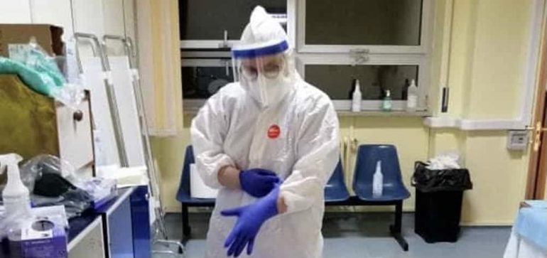 Si traveste da infermiere per entrare nel reparto Covid: 36enne denunciato per diffusione di malattia infettiva