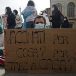 Torino, studenti di Infermieristica in piazza: "Vaccinati contro il Covid, ma privati del tirocinio"