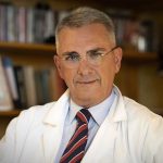 Vaccino AstraZeneca, l'immunologo Minelli: "Effetti collaterali lievi o assenti con dose più bassa"