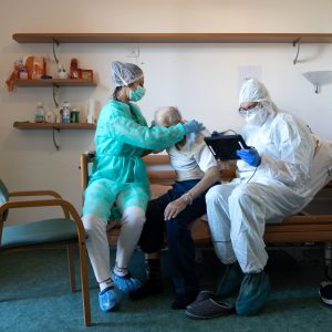 On. Mammì (M5S): bene vaccinazioni a domicilio per fragili, male farlo a 6 euro. Basta sfruttare la categoria!