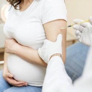 Coronavirus: più pericoloso durante gravidanza, ma vaccini sicuri