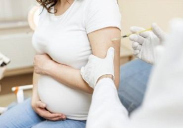 Coronavirus: più pericoloso durante gravidanza, ma vaccini sicuri