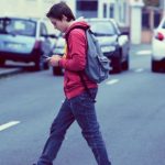 I bambini che svolgono regolarmente attività sportiva hanno maggiori possibilità di sopravvivere attraversando la strada?