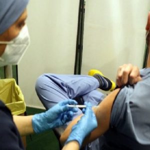 Indagine Omceo Torino: quasi tutti i sanitari protetti dal contagio dopo il vaccino anti-Covid
