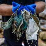 Mascherine chirurgiche: quante microfibre rilasciano nell'ambiente?