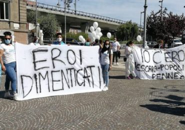 Pescara, ex oss in piazza: "Siamo eroi dimenticati e disoccupati"