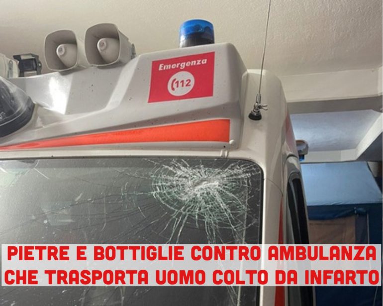 Pietre e bottiglie contro ambulanza in codice rosso. Ferito l’autista e devastato il mezzo