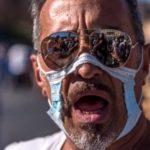 “Vacciausano aborti e infertilità”: i negazionisti