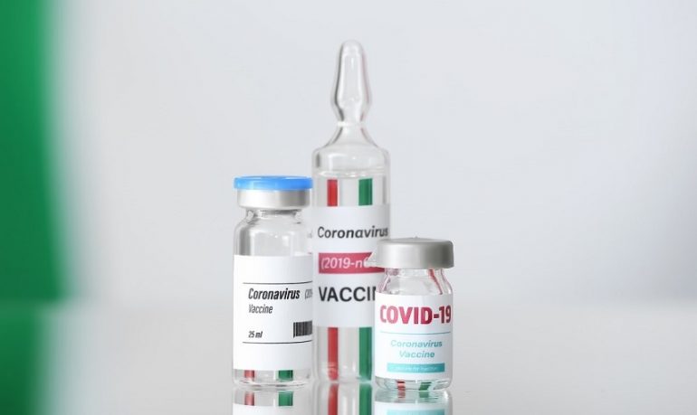 Coronavirus, buone notizie dal vaccino italiano eVax: "Efficace anche contro le varianti"