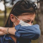 Coronavirus e allergie ai pollini, l'esperto: "Vaccino non è controindicato"