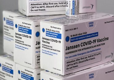Coronavirus, il parere del Cts sul vaccino J&J: "Raccomandato agli over 60"