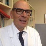 Coronavirus, il virologo Menichetti: "Vaccini soffrono di più con la variante indiana. Teniamo le mascherine"