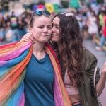 Fecondazione assistita: da oggi anche le donne single o coppie lesbiche ne avranno diritto in Francia