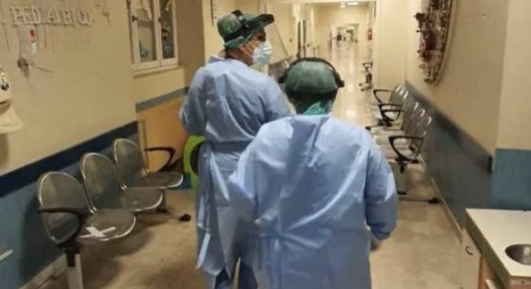 Focolaio nel reparto di medicina di Acri: ora i 5 infermieri superstiti dovranno lavorare per 12