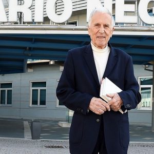 Mix di vaccini anti-Covid, il farmacologo Garattini: "Studi in corso. Serve prudenza"