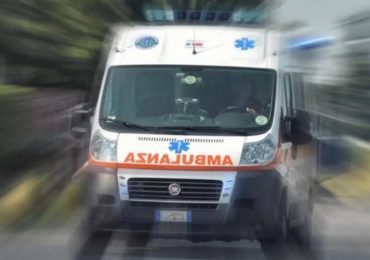 Napoli, ruba ambulanza per soccorrere un parente: arrestato