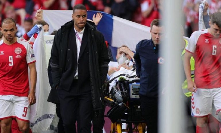 Tragedia sfiorata a Euro 2020: Eriksen vittima di un arresto cardiaco in campo. Decisiva la tempestività dei soccorsi