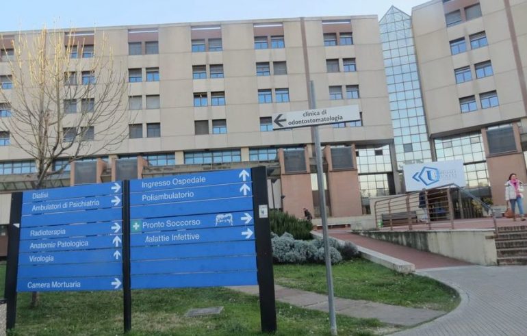 Ospedali Riuniti di Ancona: dimessi ben 24 infermieri negli ultimi giorni