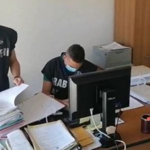 Asp Reggio Calabria, si assentavano dal lavoro per svolgere prestazioni Adi: indagati 49 infermieri