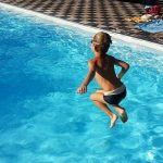 Bambini, i consigli dell'Iss per prevenire l'annegamento in piscina
