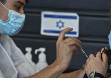 Coronavirus, brutte notizie da Israele: vaccino Pfizer meno efficace contro variante Delta