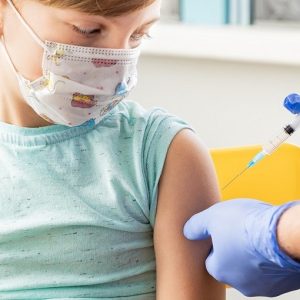 Coronavirus, Sipps chiede vaccinazione estensiva dai 12 anni in su