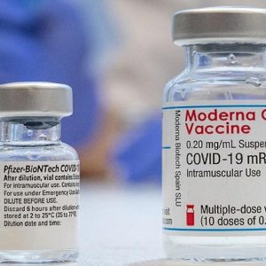 Coronavirus, studio su lavoratori in prima linea: "Vaccini Pfizer e Moderna altamente efficaci"