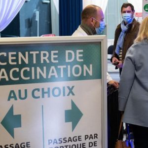 La Francia approva il Pass sanitario: obbligo vaccino per infermieri e medici entro il 15 settembre