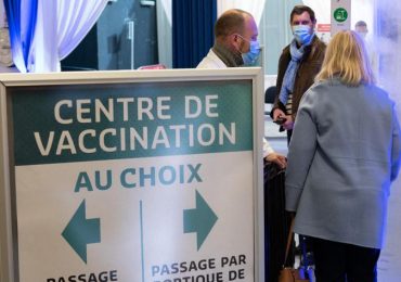La Francia approva il Pass sanitario: obbligo vaccino per infermieri e medici entro il 15 settembre