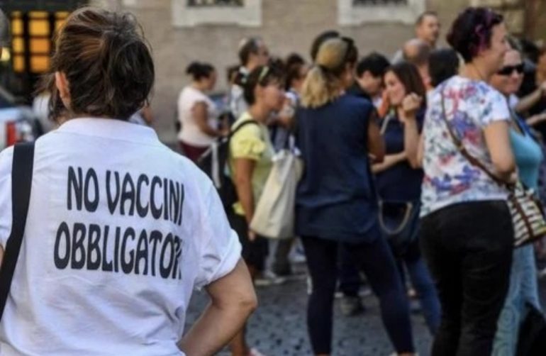 Obbligo vaccinale, 300 sanitari lombardi “no vax Covid-19” fanno ricorso al Tar
