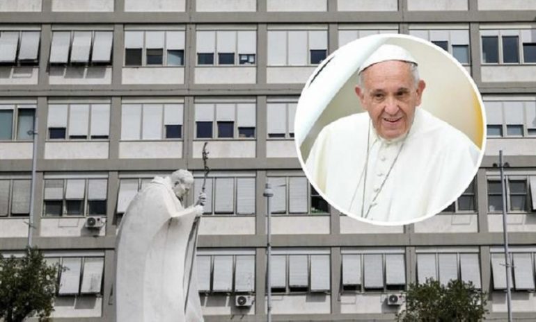 Papa Francesco sta bene: "Intervento durato 3 ore. Degenza di 7 giorni"