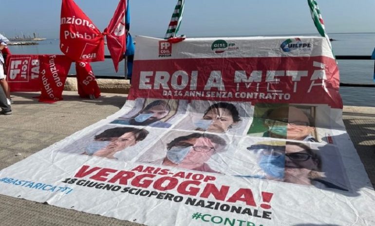 Sanità privata Puglia, in 25mila senza contratto: la protesta a Bari