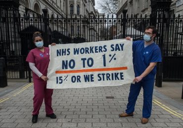 Uk, infermieri e medici sul piede di guerra: chiedono adeguato aumento salariale