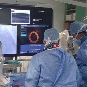 Utilizzato per la prima volta in Italia innovativo catetere per "vedere" le coronarie dall’interno