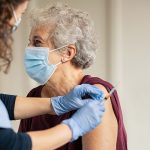 Vaccini anti-Covid nelle comunità residenziali: priorità e modalità di implementazione ad interim nel nuovo rapporto Iss