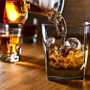 Studio ESC 2021: Il consumo di alcol nei giovani adulti è associato all'invecchiamento precoce dei vasi sanguigni
