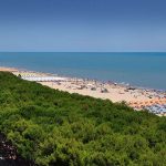 Malore in pieno lungomare Marconi ad Alba Adriatica: due giovani sanitari (un medico ed un coordinatore infermieristico) scongiurano il peggio per un uomo