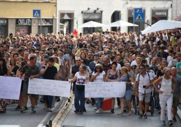 Bergamo, prime 51 denunce per manifestanti no vax e no Green Pass