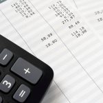 Busta paga di infermieri e oss: a chi spettano rimborso Irpef e bonus da 3mila euro