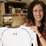 Fibre di nanotubi nell'abbigliamento sportivo per monitorare frequenza cardiaca ed eseguire ECG: ecco la maglietta "intelligente"
